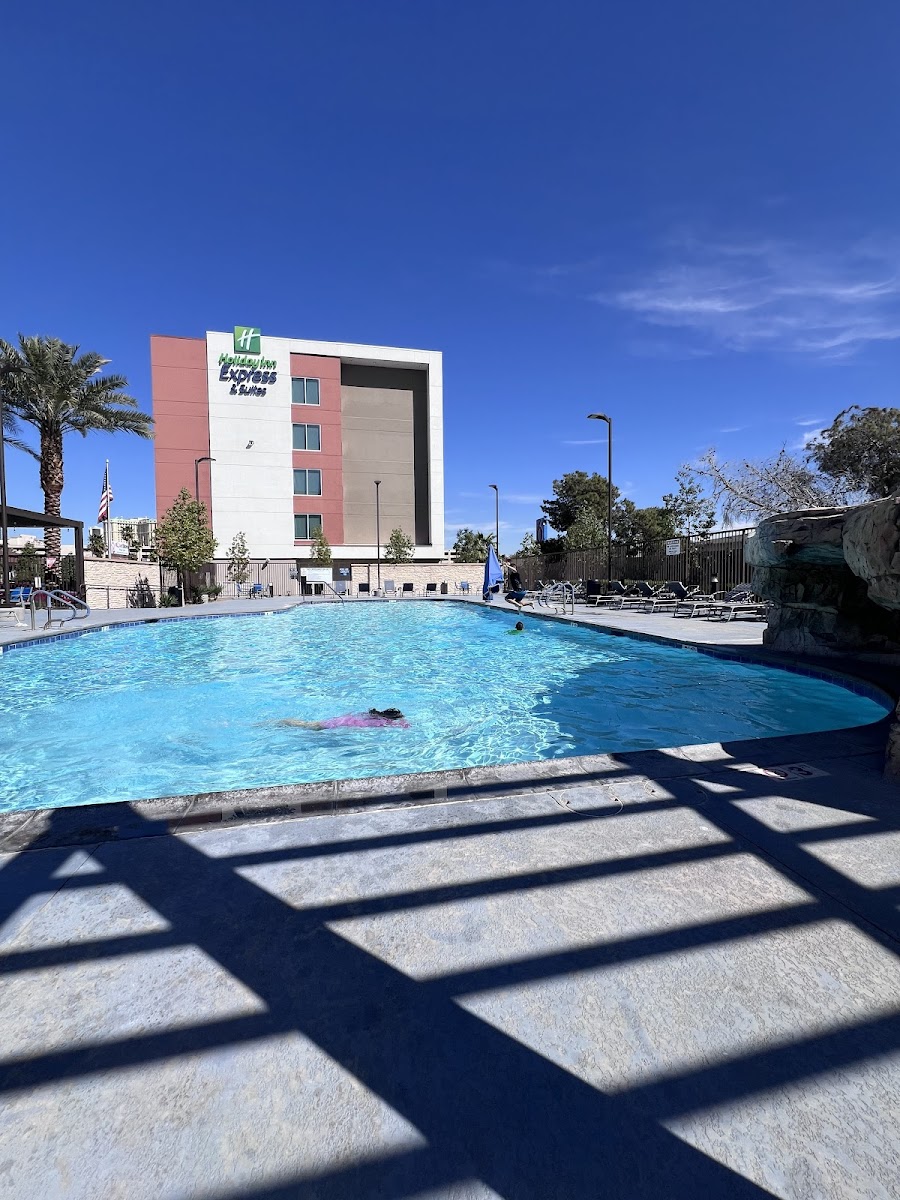 Holiday Inn Express & Suites Las Vegas - E Tropicana by IHG photo 3