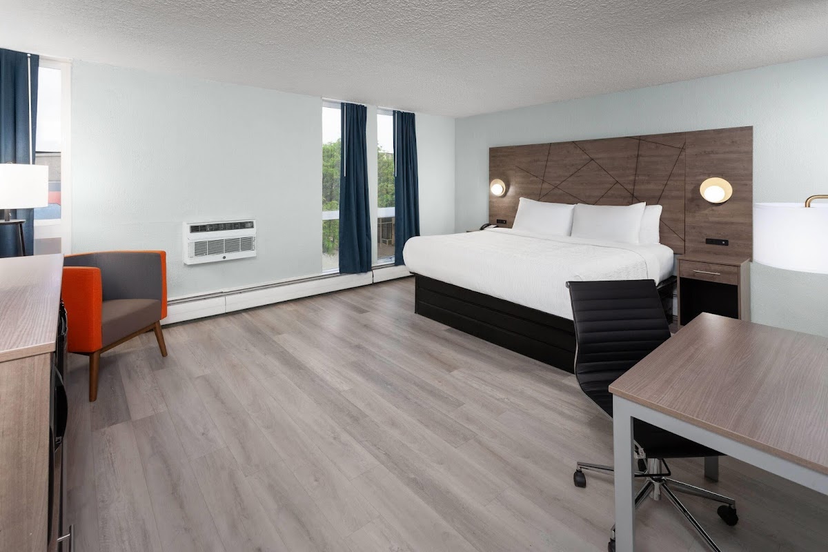 Wingate by Wyndham Sheboygan photo 2