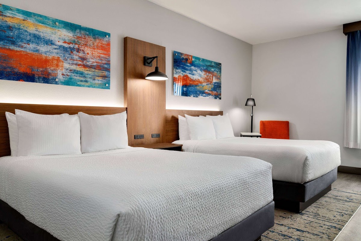 La Quinta Inn & Suites by Wyndham Stephenville photo 2