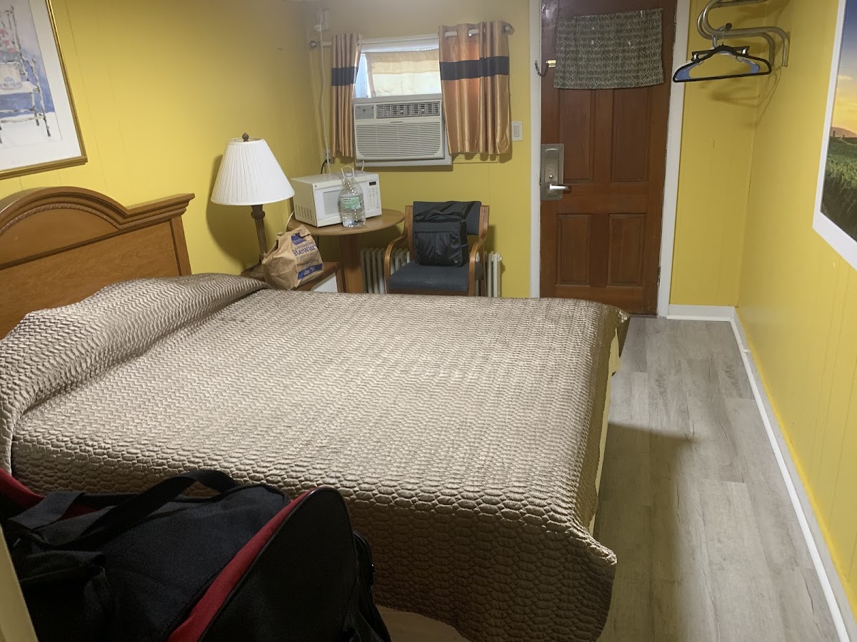Pinecrest Motel