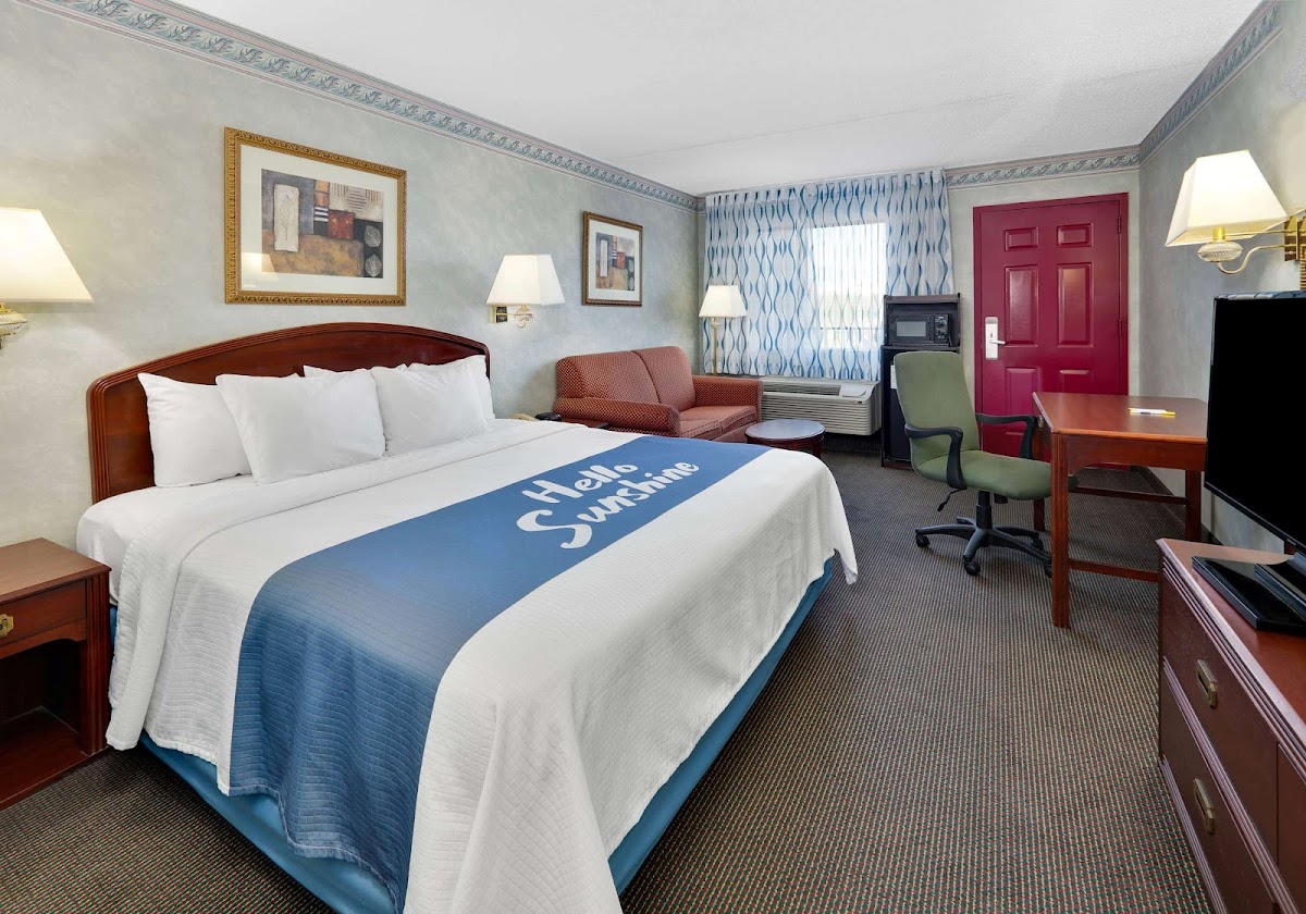 Days Inn & Suites by Wyndham Bentonville photo 2