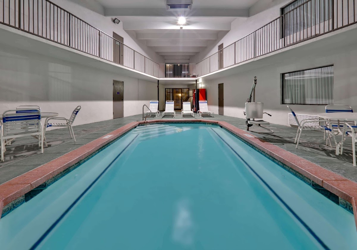 Days Inn & Suites by Wyndham Bentonville photo 3