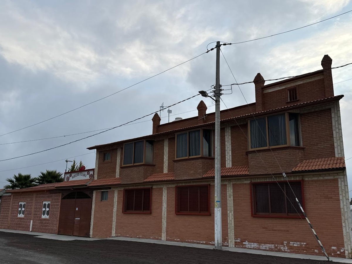 Auto hotel puente negro
