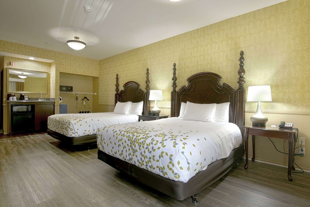 Azure Hotel & Suites, Trademark Collection by Wyndham photo 2