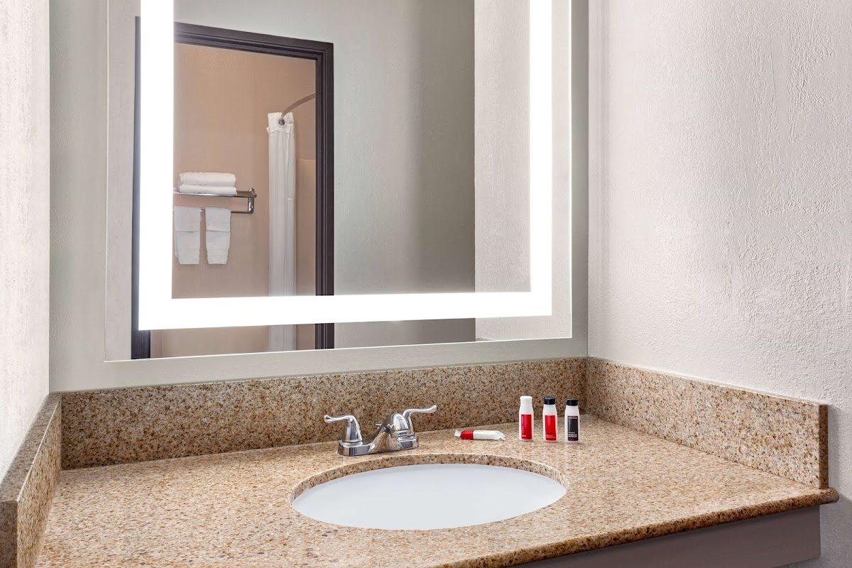 Days Inn by Wyndham Kansas City International Airport photo 3