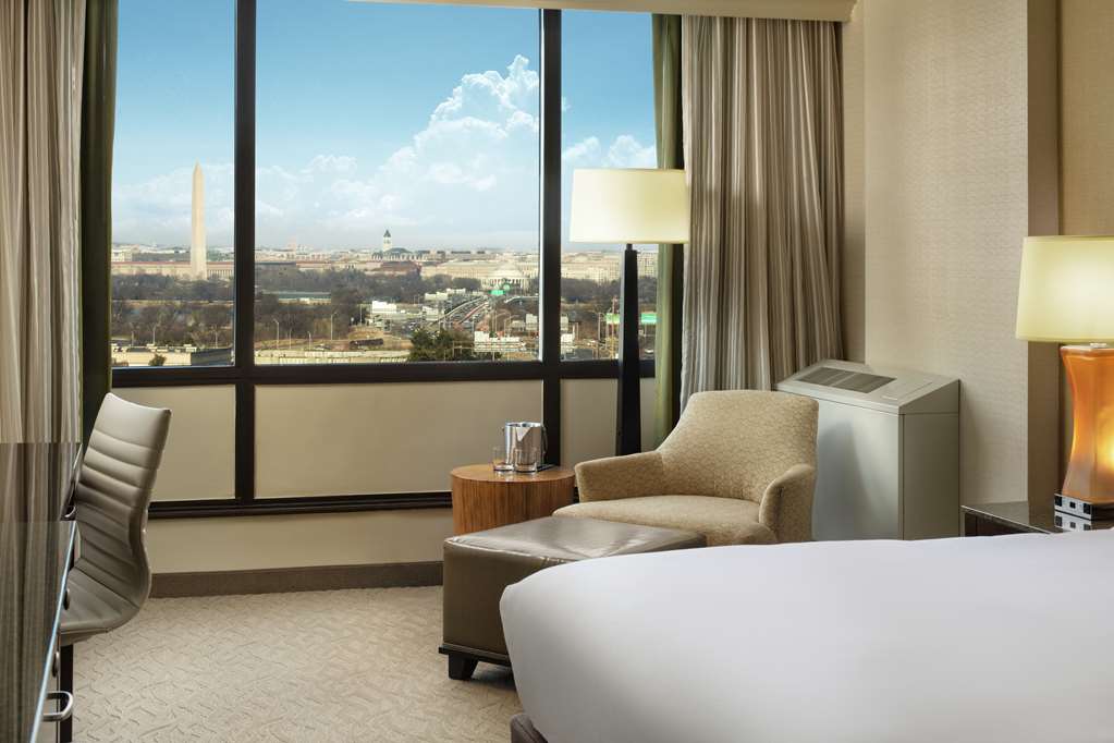 DoubleTree by Hilton Hotel Washington DC - Crystal City photo 2