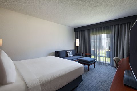 Courtyard by Marriott Fort Worth University Drive photo 2