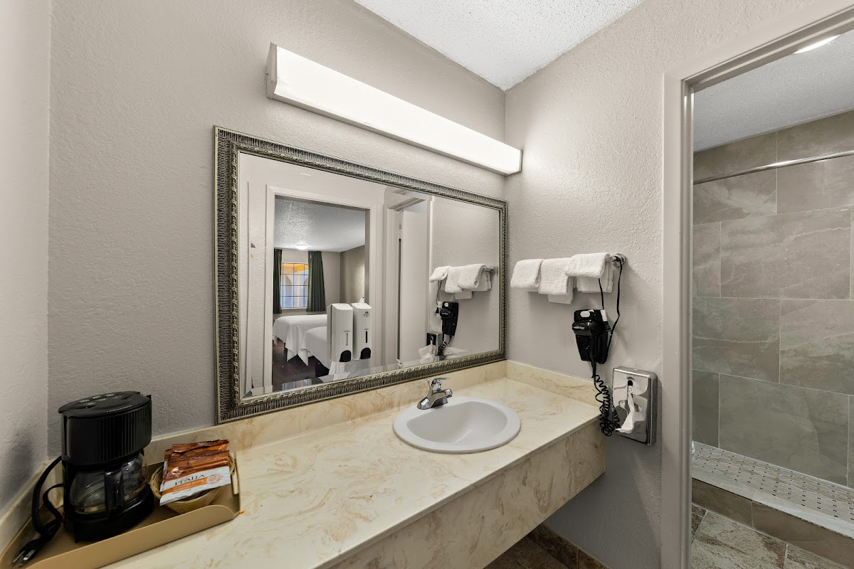Americas Best Value Inn Bonham photo 3