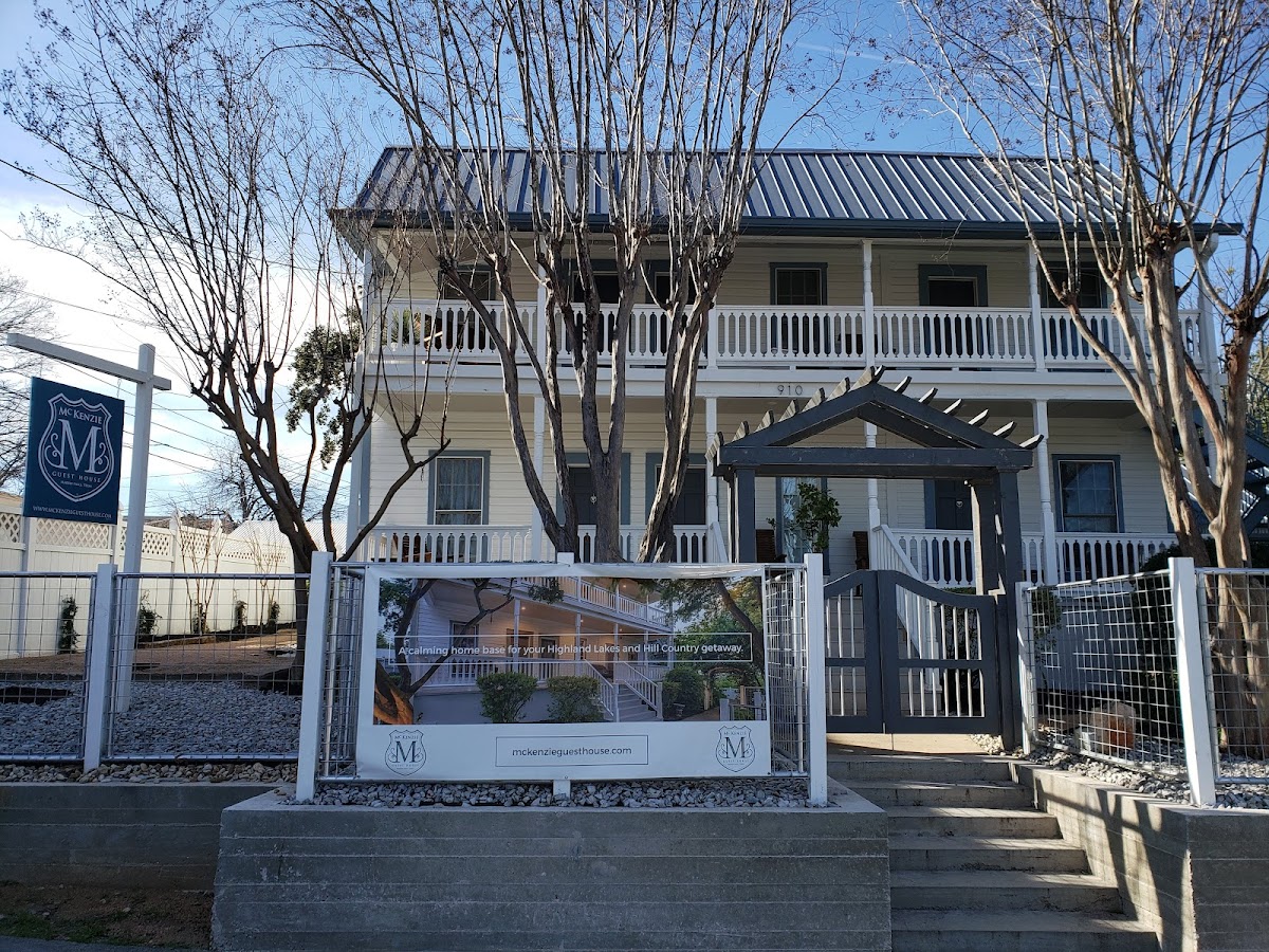 McKenzie Guest House photo 3