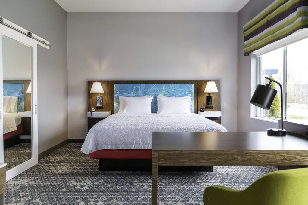 Hampton Inn & Suites Pittsburgh New Stanton photo 2