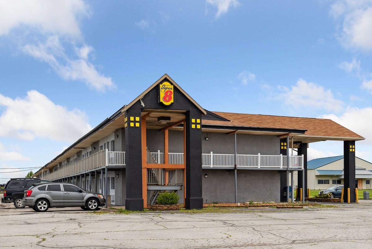 Super 8 by Wyndham Millbury/Toledo