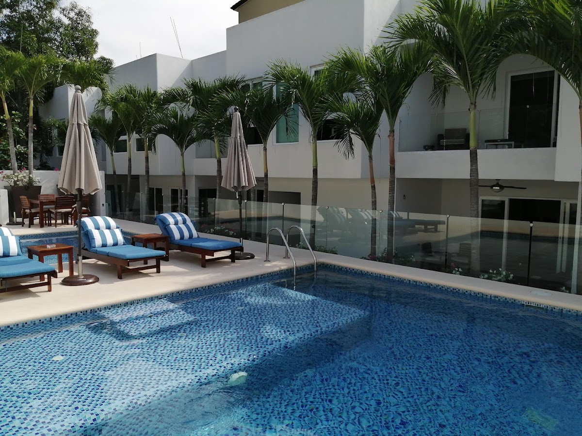 HOTEL LYDMAR SUITES