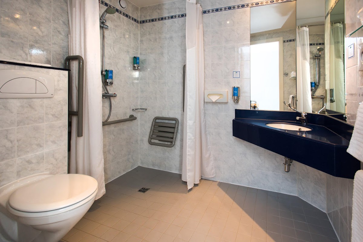 Holiday Inn Express Swansea - East by IHG photo 3