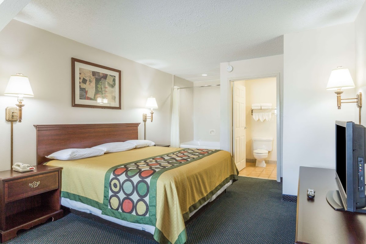 Super 8 by Wyndham Slidell photo 2