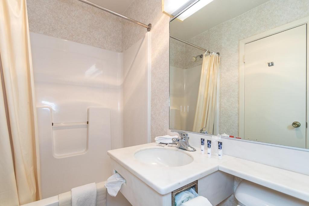 Americas Best Value Inn Austinburg photo 3