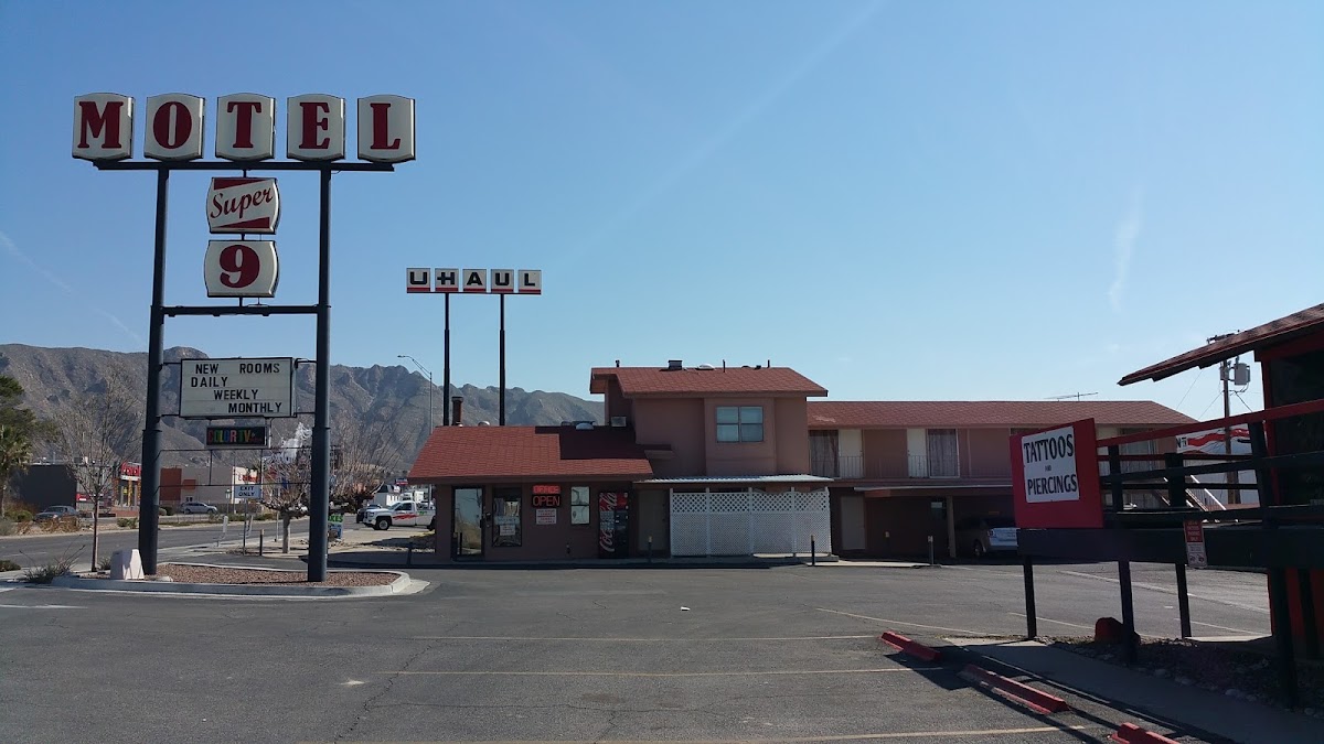 Super 9 Motel