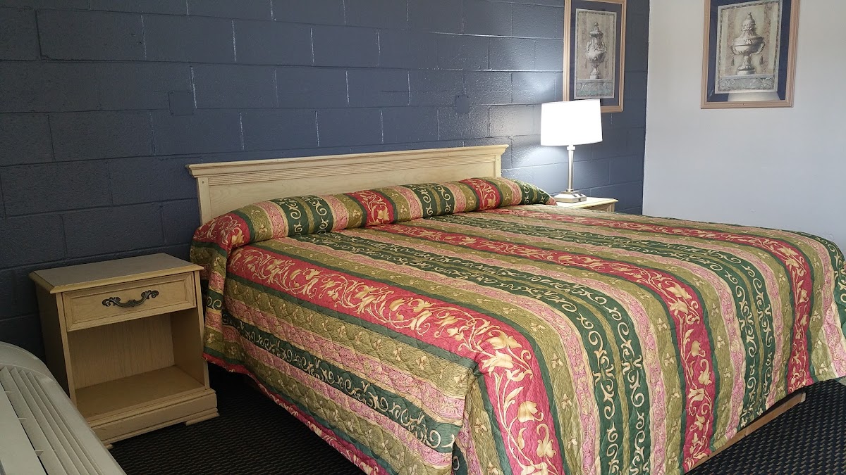 Super 9 Motel photo 2