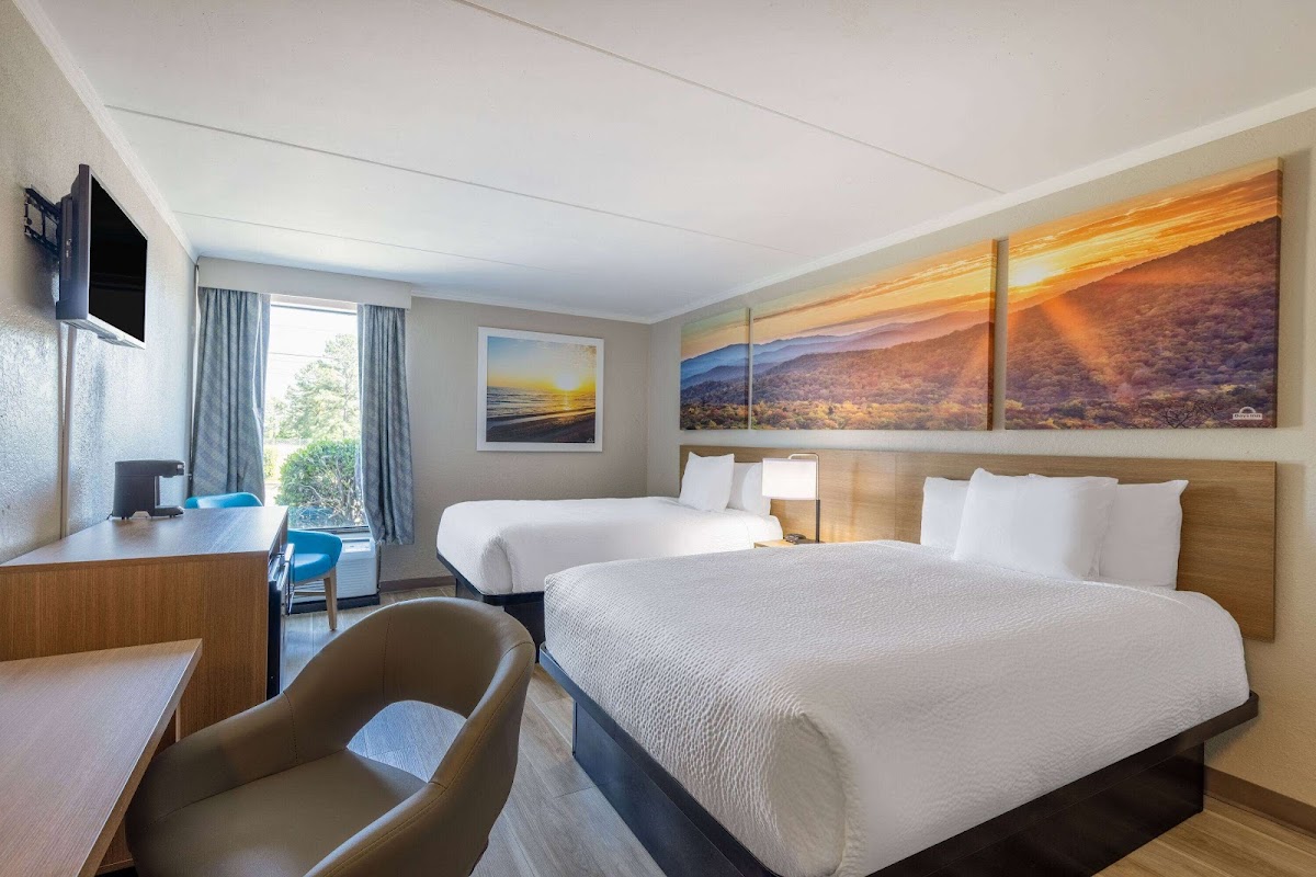 Days Inn & Suites by WyndhamFort Bragg/Cross Creek Mall photo 2