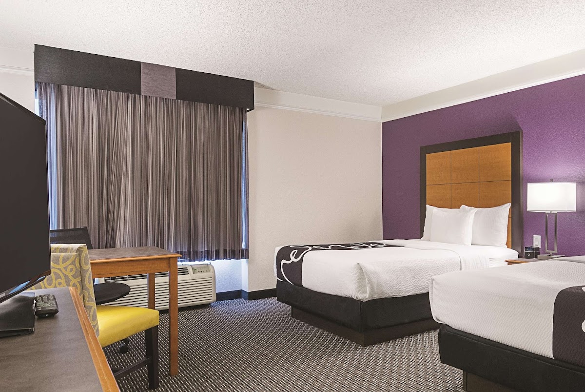 La Quinta Inn & Suites by Wyndham Ontario Airport photo 2