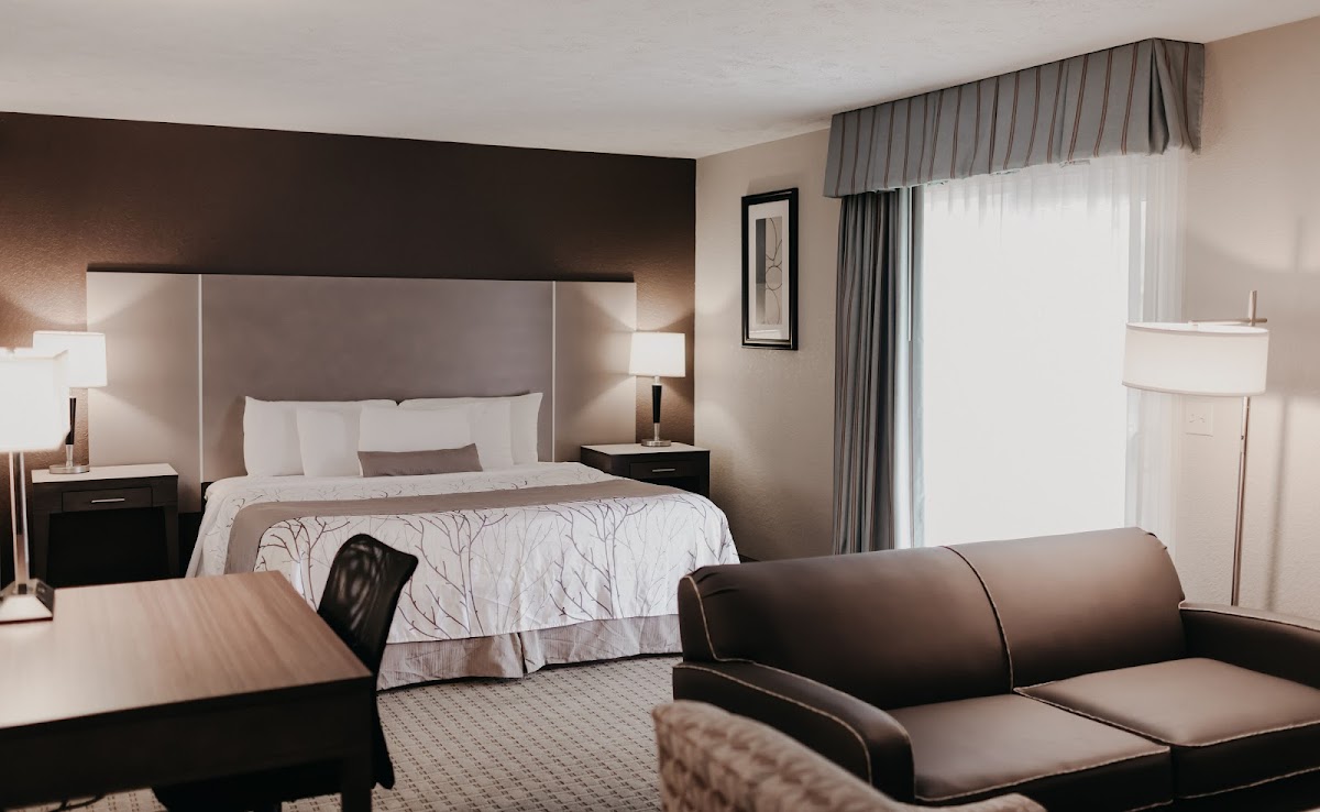 Eastland Suites Hotel & Conference Center- Trademark by Wyndham photo 2