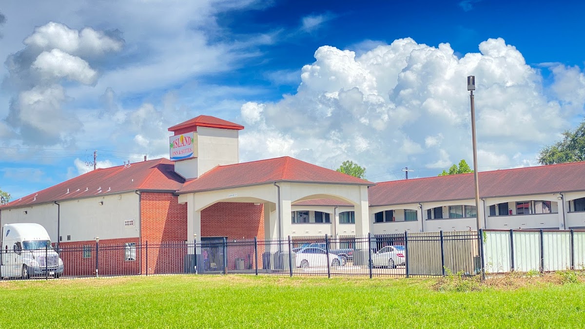 Island Inn & Suites