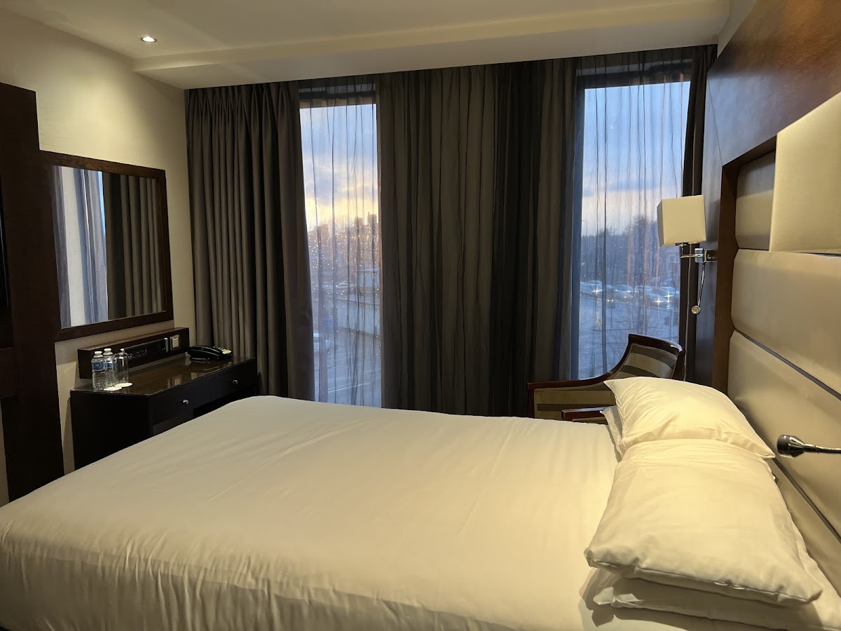 Park Grand Heathrow photo 2