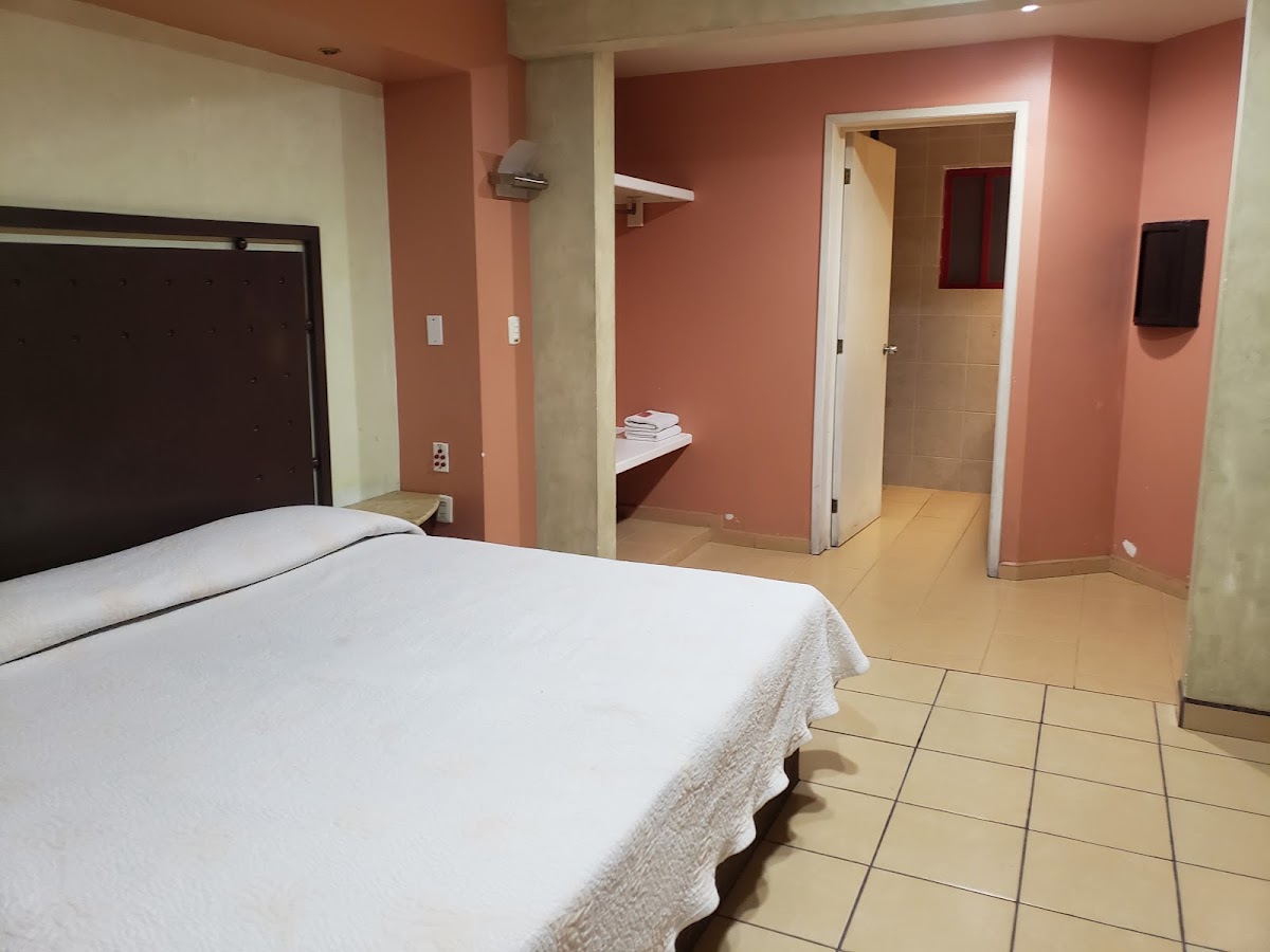 Auto Hotel HENNESYS