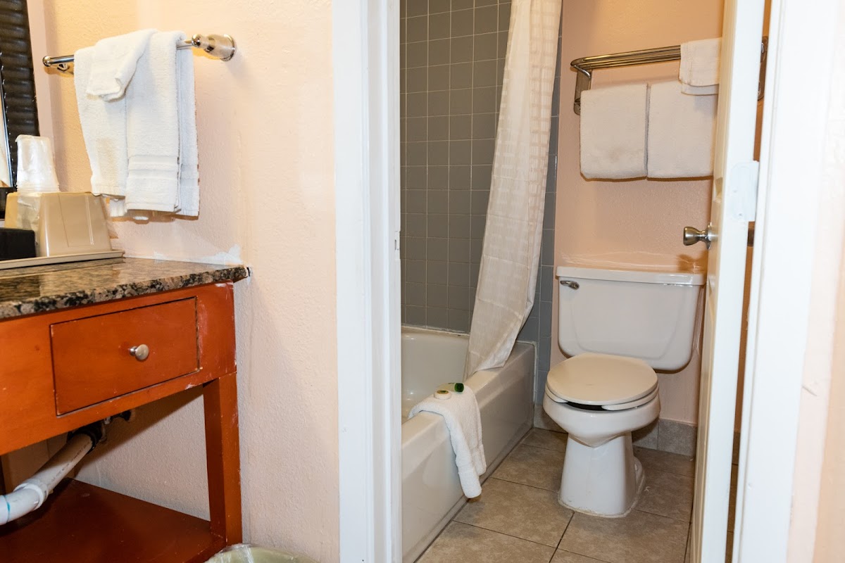 Advantage Inn & Suite photo 3