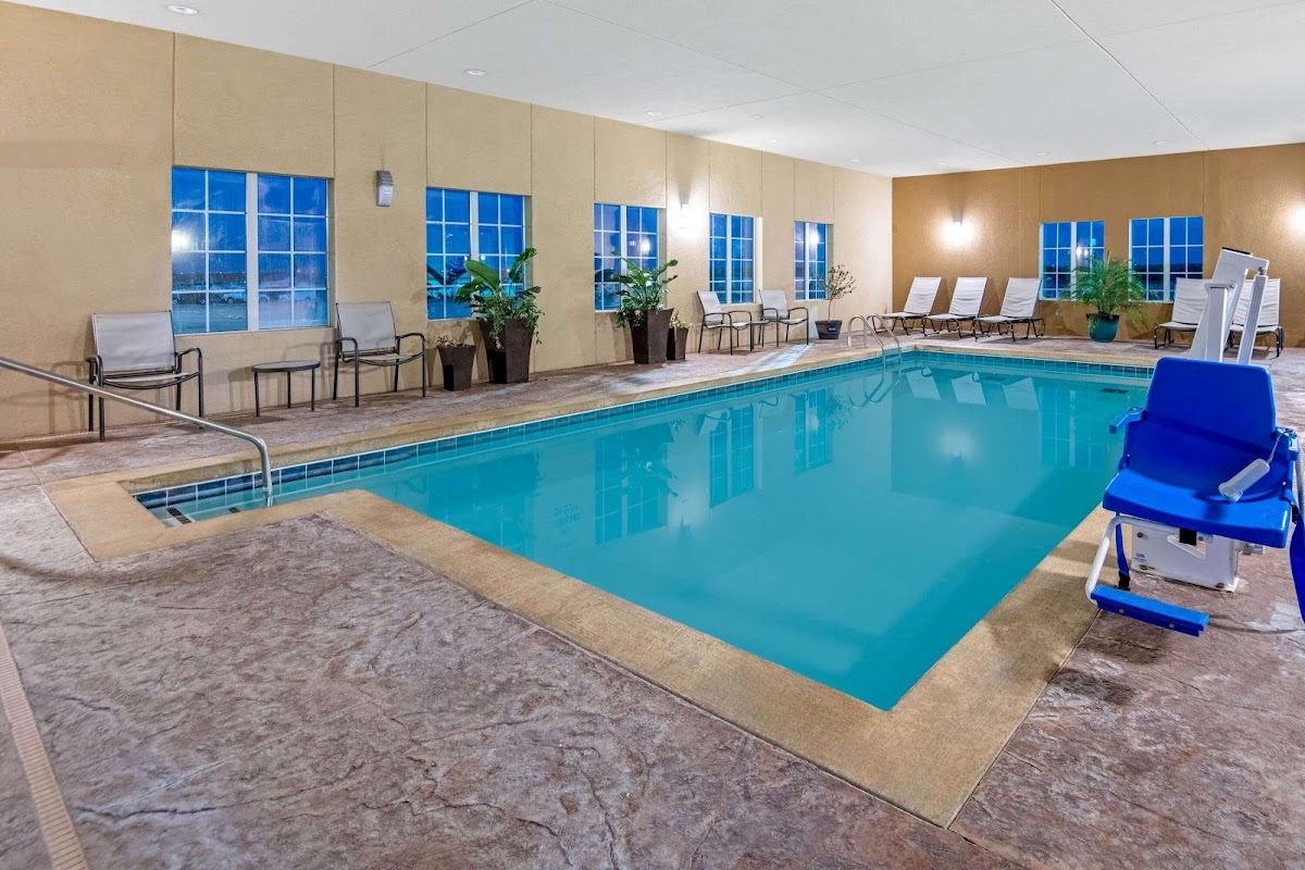 La Quinta Inn & Suites by Wyndham Weatherford OK photo 3