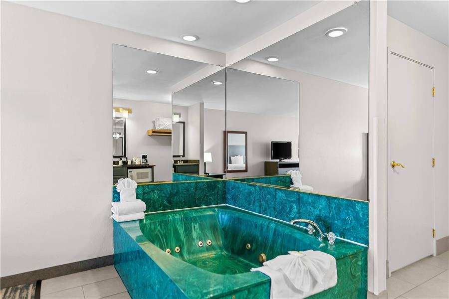 Country Inn & Suites by Radisson Kenosha - Pleasant Prairie photo 3