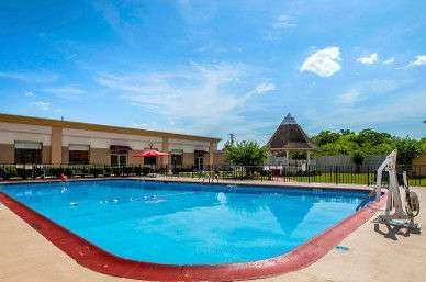 Ramada by Wyndham Birmingham Airport photo 2
