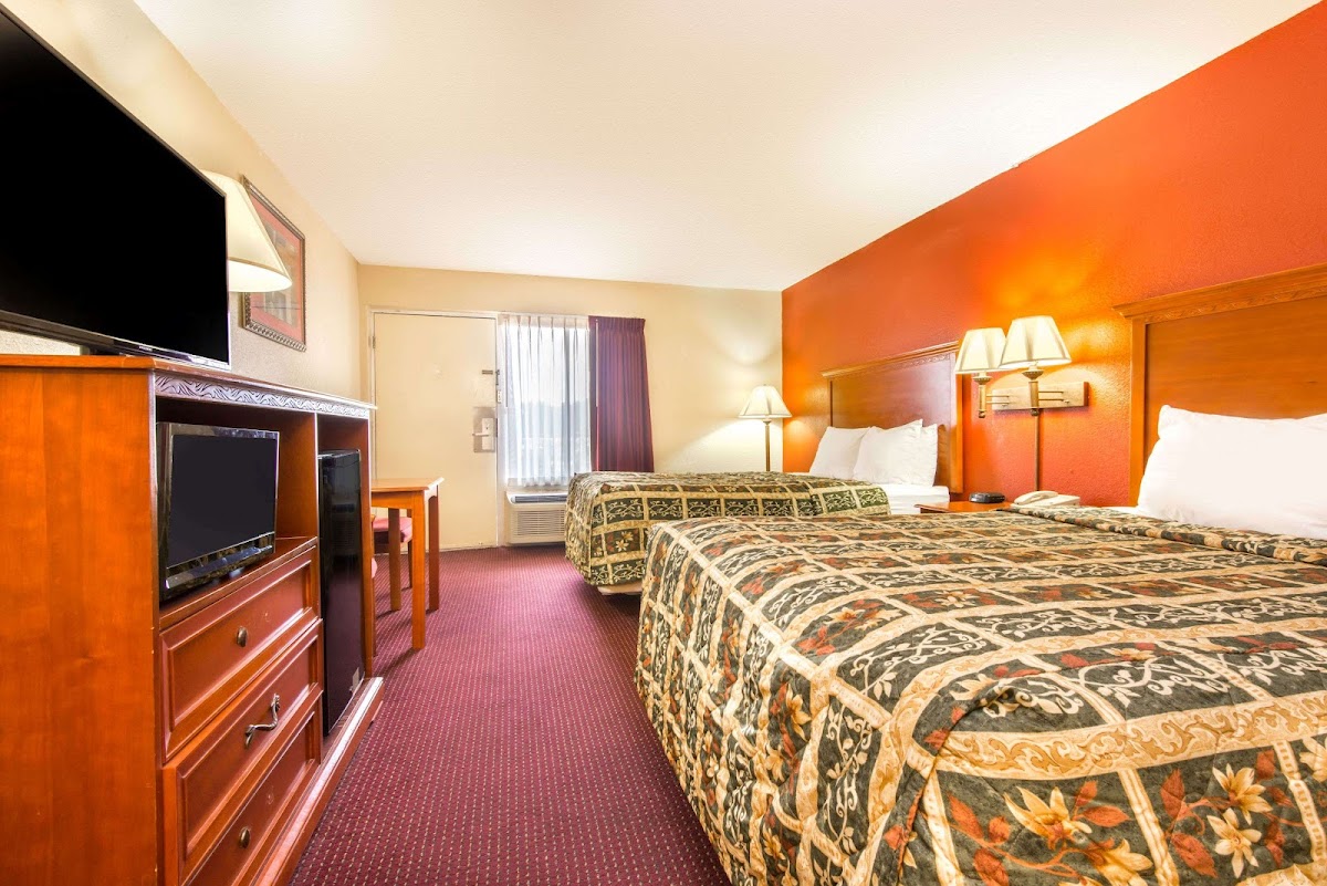 Days Inn by Wyndham Shorter photo 2