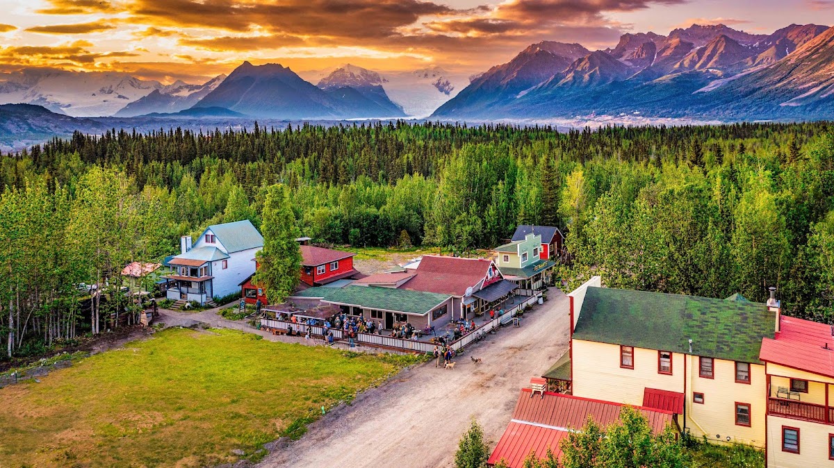 McCarthy Lodge Resort