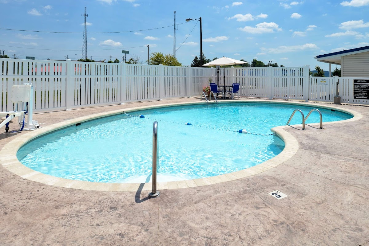 Americas Best Value Inn & Suites St. Clairsville Wheeling photo 3