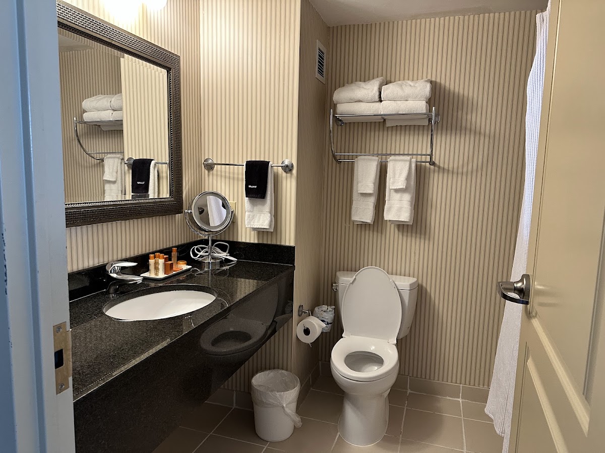 Salem Waterfront Hotel & Suites photo 3