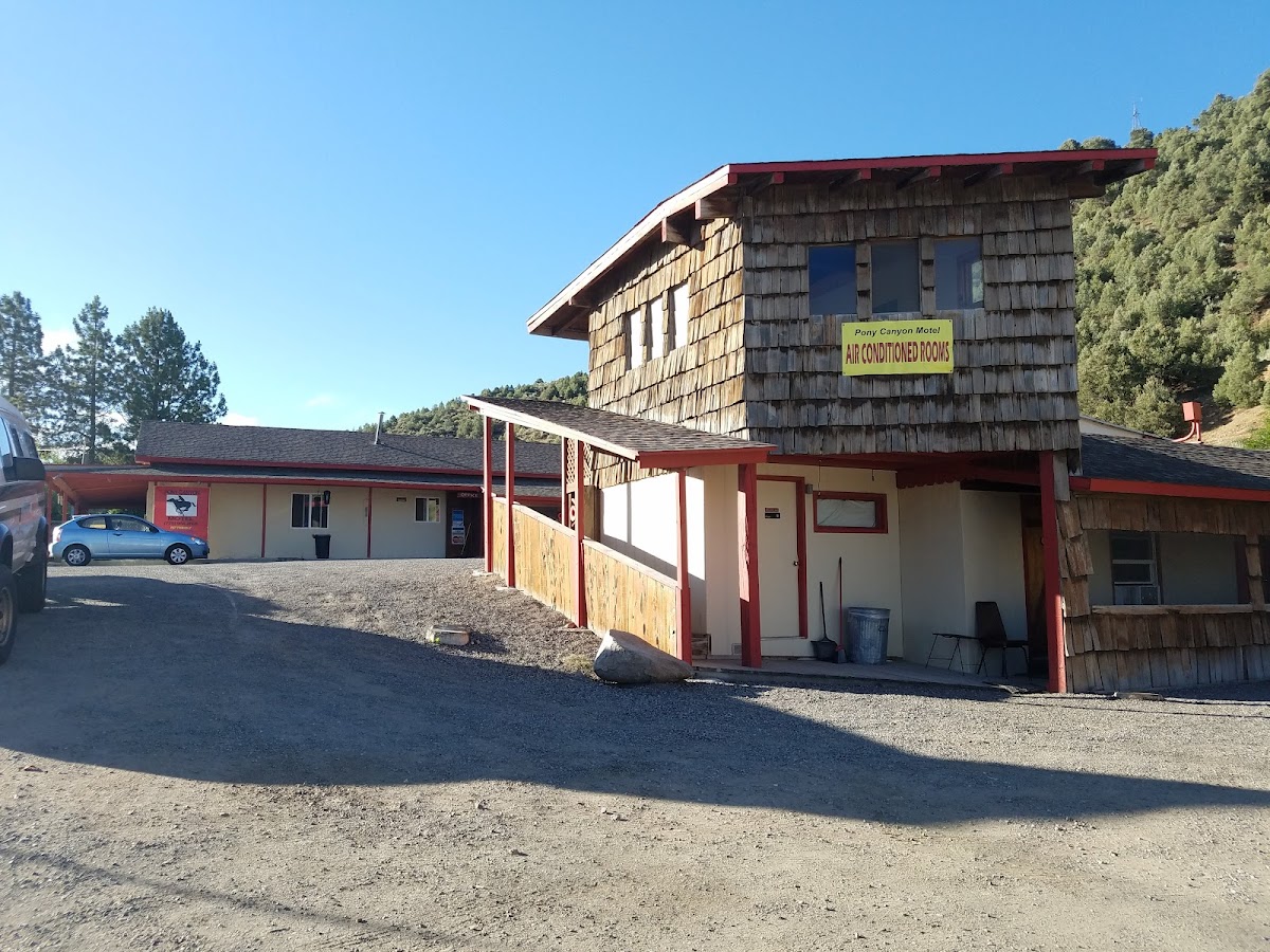 KD's Pony Canyon Motel photo 2