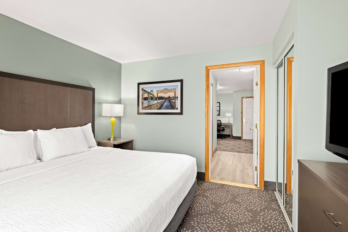 La Quinta Inn & Suites by Wyndham Newport photo 2