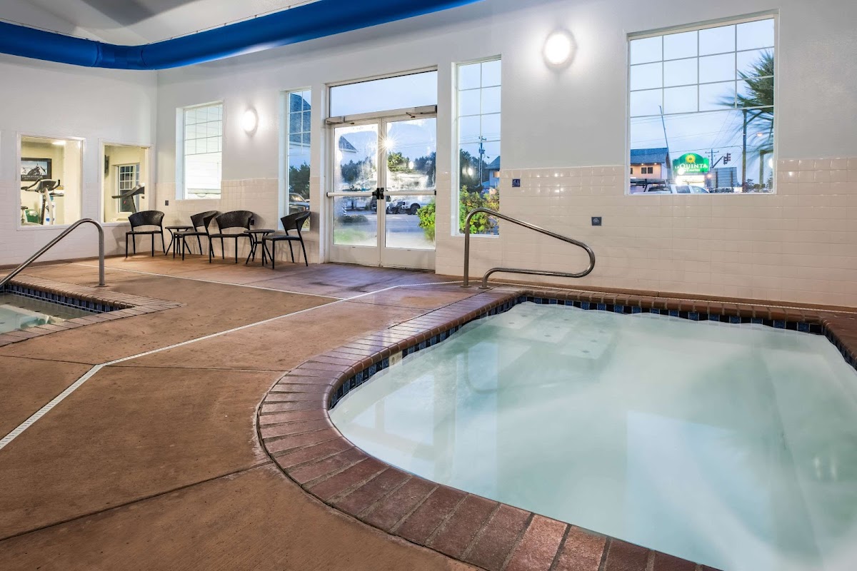 La Quinta Inn & Suites by Wyndham Newport photo 3
