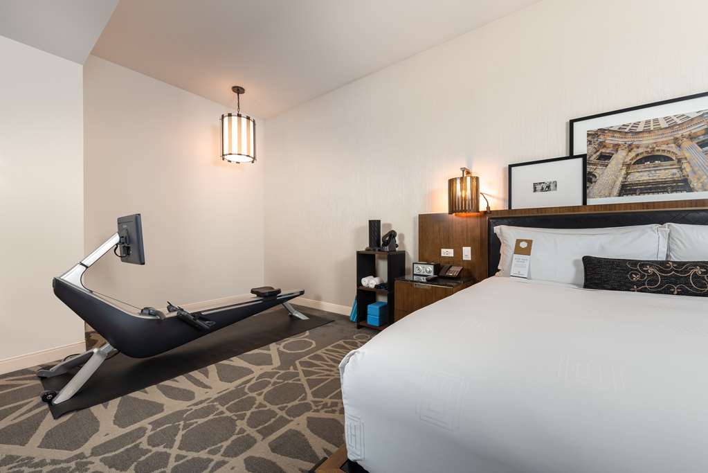 LondonHouse Chicago, Curio Collection by Hilton photo 2