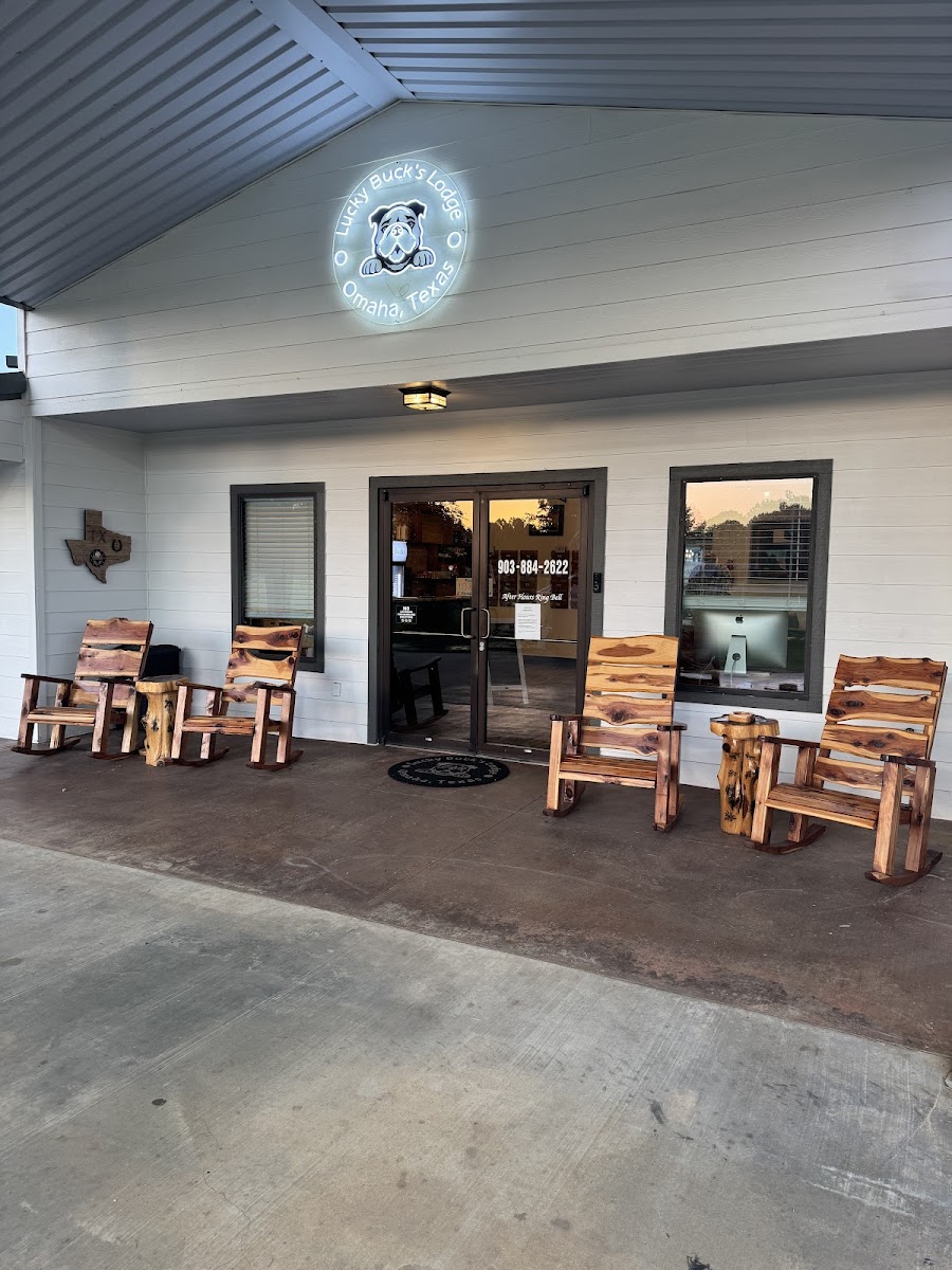 Lucky Buck's Lodge & Motel photo 3