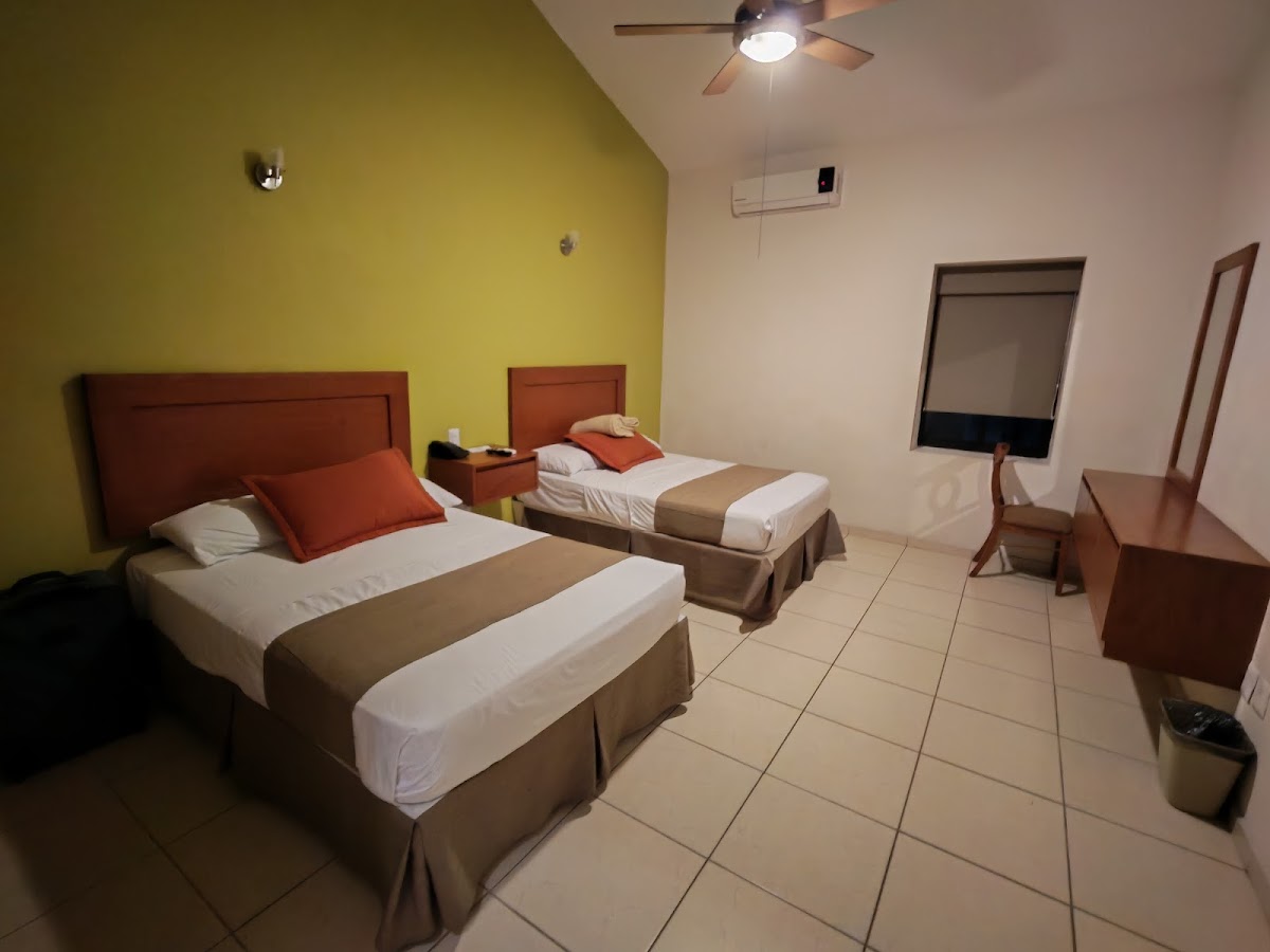HOTEL CONCIERGE PLAZA LA VILLA photo 2