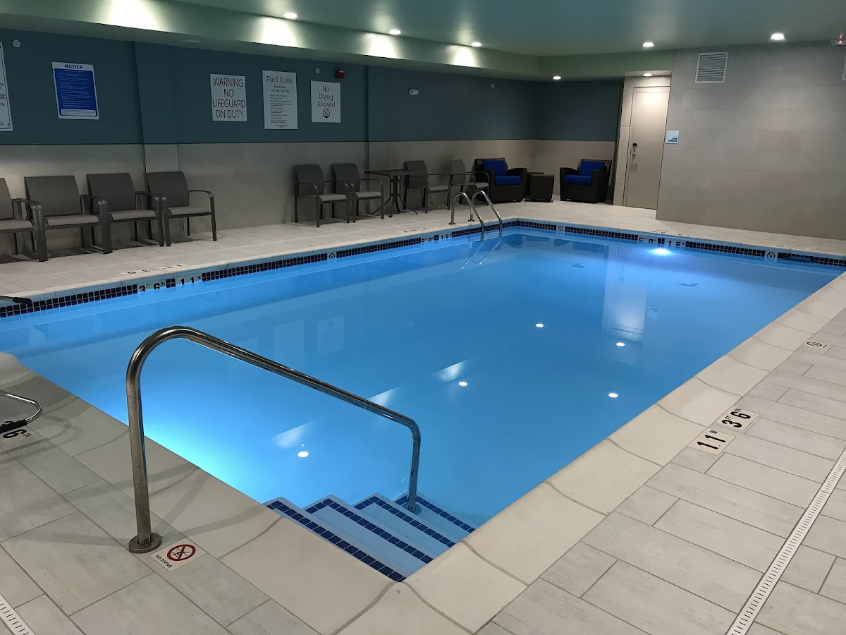 Holiday Inn Express & Suites Auburn Hills South, an IHG Hotel