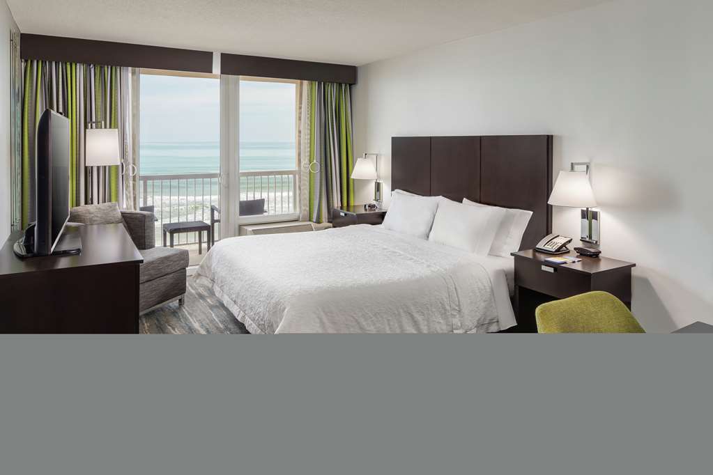 Hampton Inn Daytona Beach/Beachfront photo 2