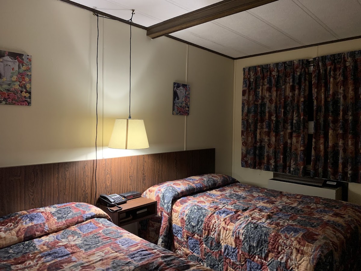 Adams Golden Acres Motel