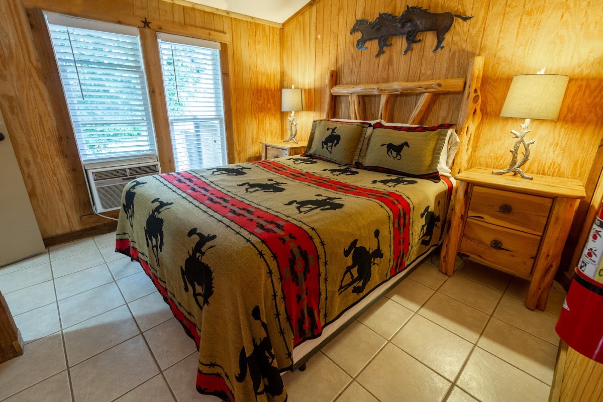 Bandera Bunkhouse on Main photo 2