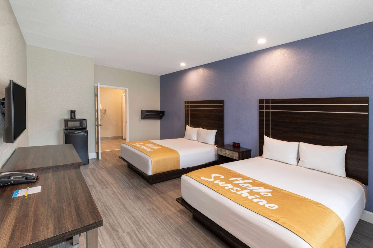 Days Inn & Suites by Wyndham La Porte photo 2