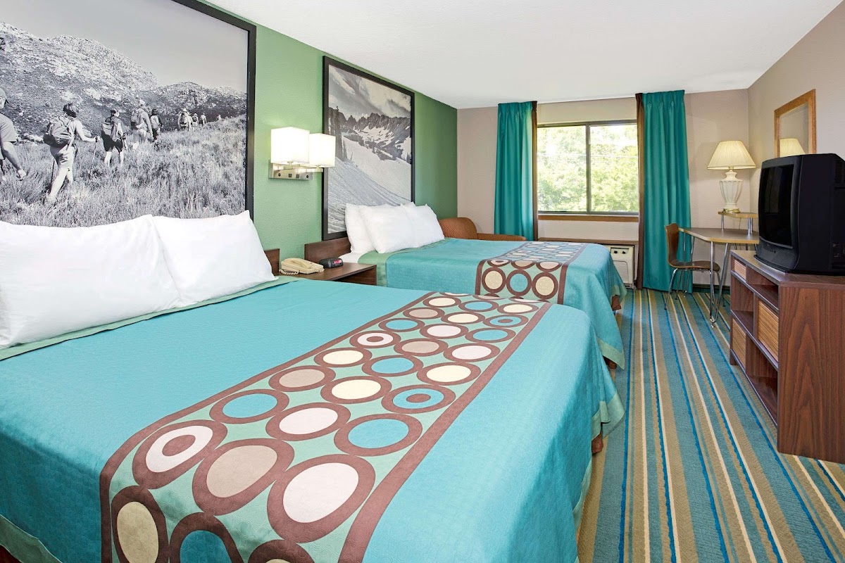 Super 8 by Wyndham Denver Stapleton photo 2