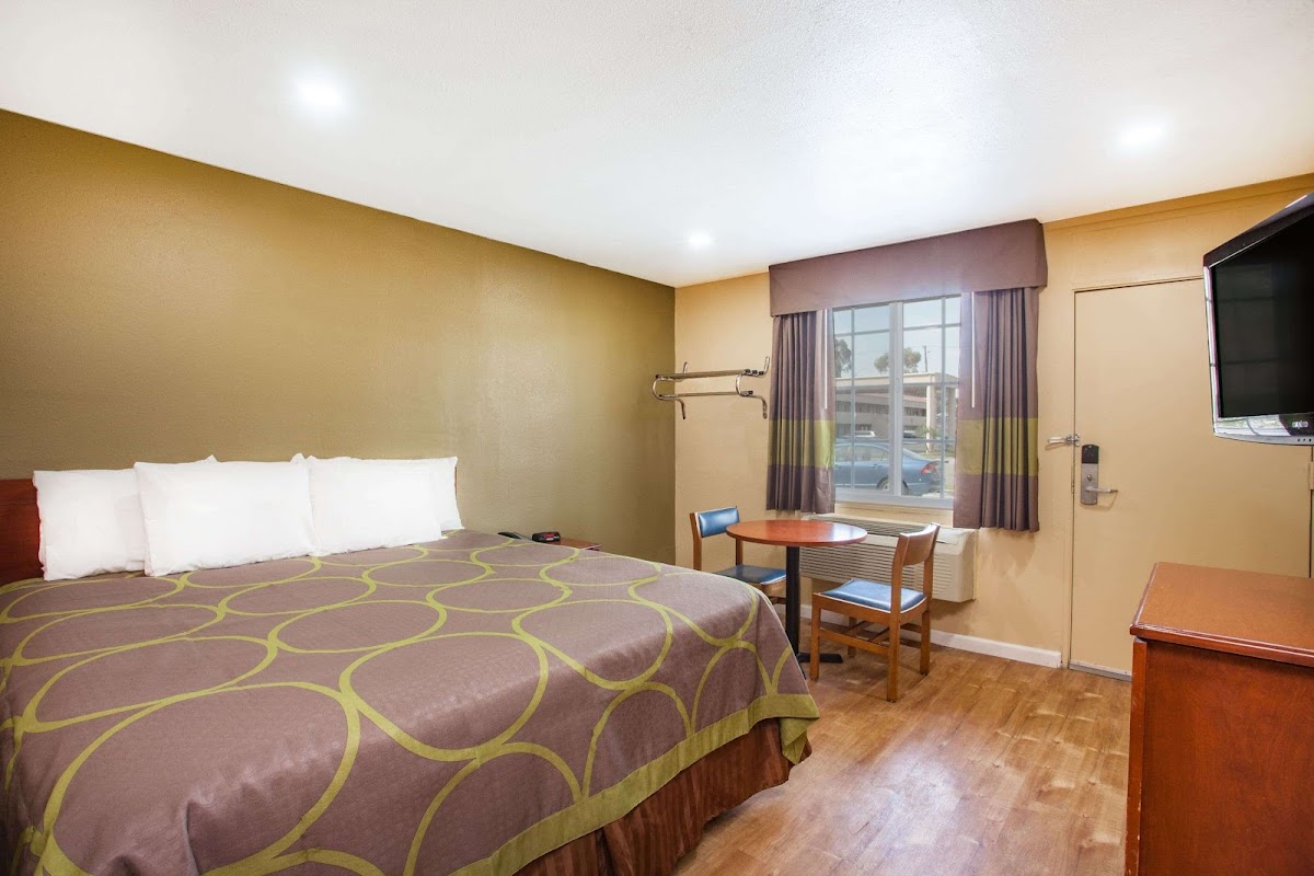 Super 8 by Wyndham Redlands/San Bernardino photo 2