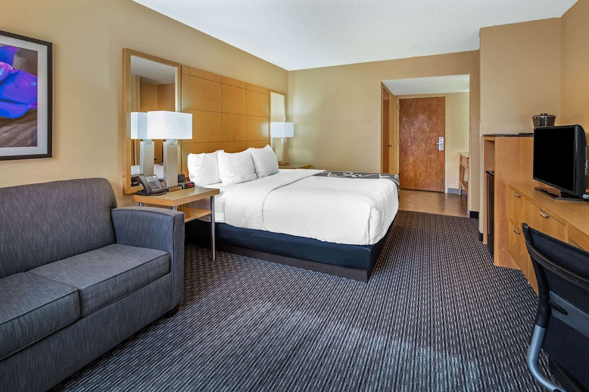 La Quinta Inn & Suites by Wyndham Naples Downtown photo 2