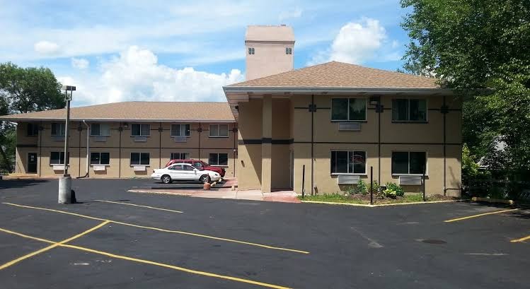 Riverwalk Inn & Suites